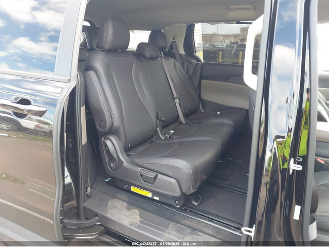 Kia CARNIVAL MPV 3.5L V-6 DI, DOHC, VVT, 287.1HP Front Wheel Drive - автомобили, коли, обяви за нови и употребявани 7