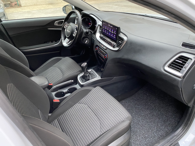 Kia Ceed 1.5 T-GDI/ Top/SW/ ГАРАНЦИ ДО 12/2029г/ Налична! - автомобили, коли, обяви за нови и употребявани 17