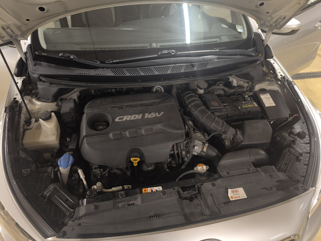 Kia Ceed 1.6 crdi 2015г. КАМЕРА - автомобили, коли, обяви за нови и употребявани 12