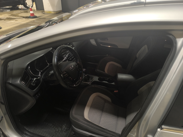 Kia Ceed 1.6 crdi 2015г. КАМЕРА - автомобили, коли, обяви за нови и употребявани 4