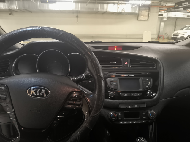 Kia Ceed 1.6 crdi 2015г. КАМЕРА - автомобили, коли, обяви за нови и употребявани 6
