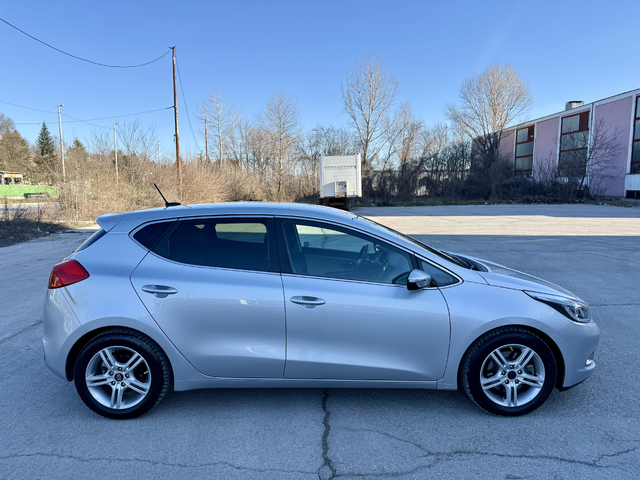 Kia Ceed 1.6i - автомобили, коли, обяви за нови и употребявани 1