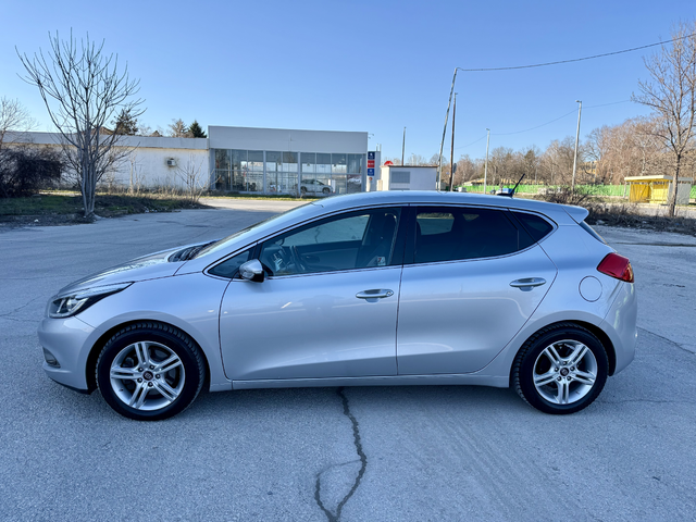Kia Ceed 1.6i - автомобили, коли, обяви за нови и употребявани 4