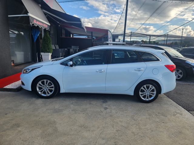 Kia Ceed 1.6 CRDI-128 к.с EURO 5b-ШВЕЙЦАРИЯ - автомобили, коли, обяви за нови и употребявани 3