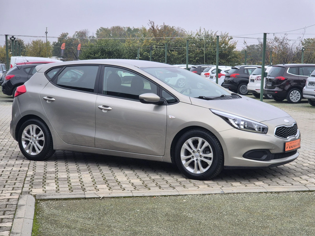 Kia Ceed 1.4crdi 90к.с. - автомобили, коли, обяви за нови и употребявани 5