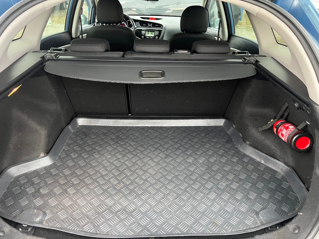 Kia Ceed 1.6 CRDI(КАТО НОВА) - автомобили, коли, обяви за нови и употребявани 16