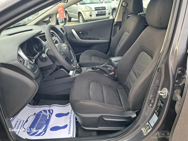 Kia Ceed 1, 4 I + gaz - автомобили, коли, обяви за нови и употребявани 9