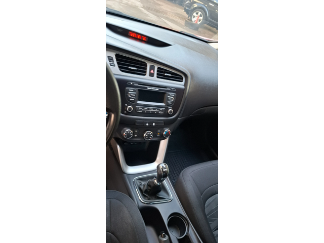 Kia Ceed 1.4 Crdi90kc Автопилот БОРДО ПЕРЛА! - автомобили, коли, обяви за нови и употребявани 12