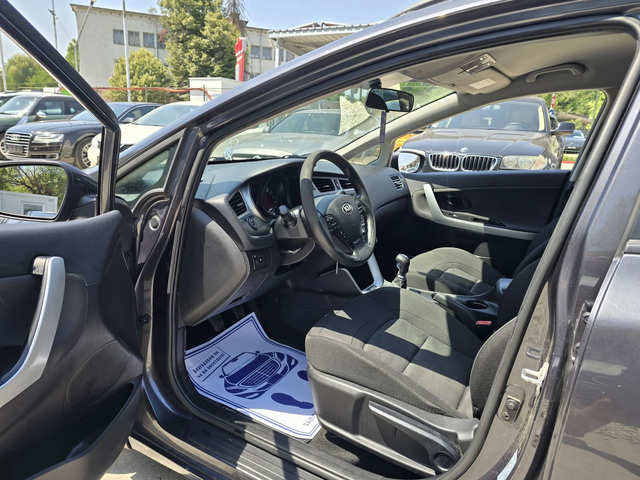 Kia Ceed 1.6crdi 110к.с Топ състояние - автомобили, коли, обяви за нови и употребявани 9