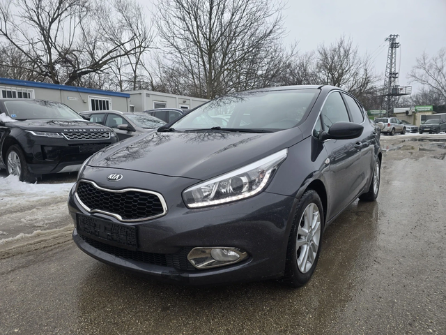 Kia Ceed 1.4i 99к.с фабрична газ - автомобили, коли, обяви за нови и употребявани 0