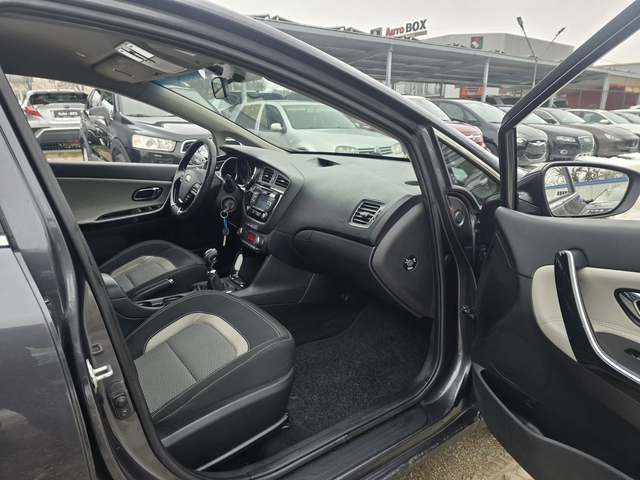 Kia Ceed 1.4i 99к.с фабрична газ - автомобили, коли, обяви за нови и употребявани 11