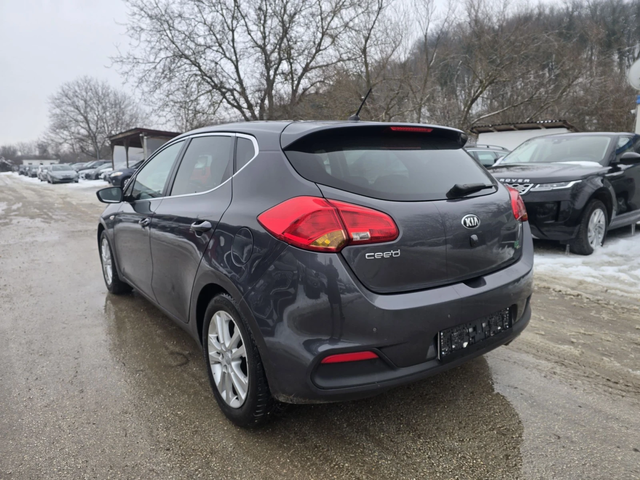 Kia Ceed 1.4i 99к.с фабрична газ - автомобили, коли, обяви за нови и употребявани 2
