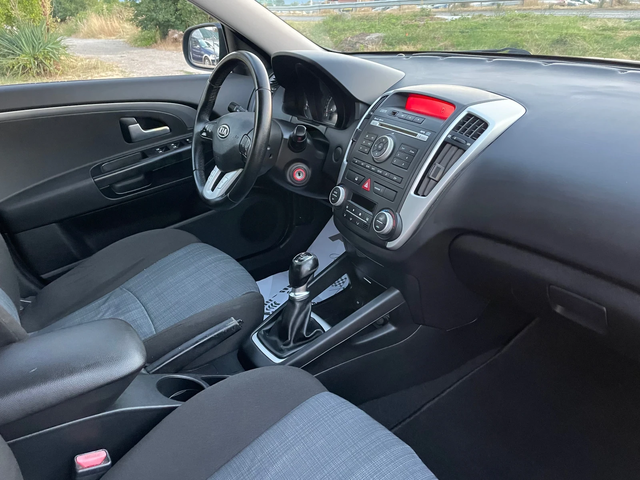 Kia Ceed 1.4i-90-FEIS-ITALIA - автомобили, коли, обяви за нови и употребявани 4