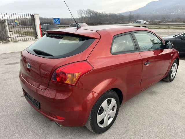Kia Ceed 1.4I 109кс EURO 4 КЛИМАТИК - автомобили, коли, обяви за нови и употребявани 3