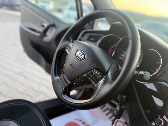 Kia Ceed 1.6 CRDI - автомобили, коли, обяви за нови и употребявани 14
