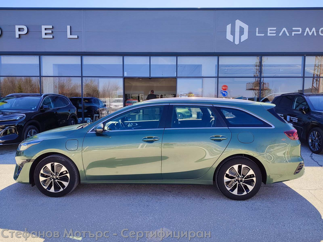 Kia Ceed SUV 141к.с. Plug-In Hybrid - автомобили, коли, обяви за нови и употребявани 3