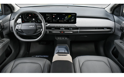 Kia EV3 AIR 81.4 kWh Long Range - автомобили, коли, обяви за нови и употребявани 7