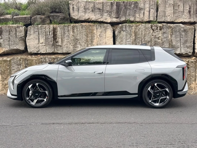 Kia EV4 GT-LINE Kia Certificate! All Options / Warranty - автомобили, коли, обяви за нови и употребявани 3