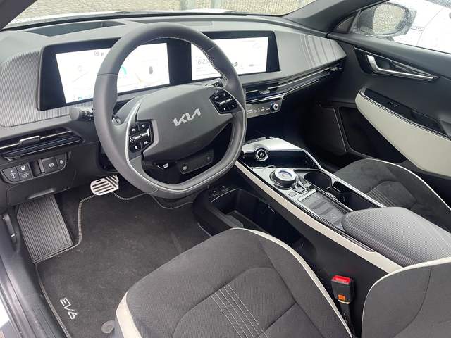 Kia EV6 GT-LINE\77KW\4X4\15KM - автомобили, коли, обяви за нови и употребявани 8