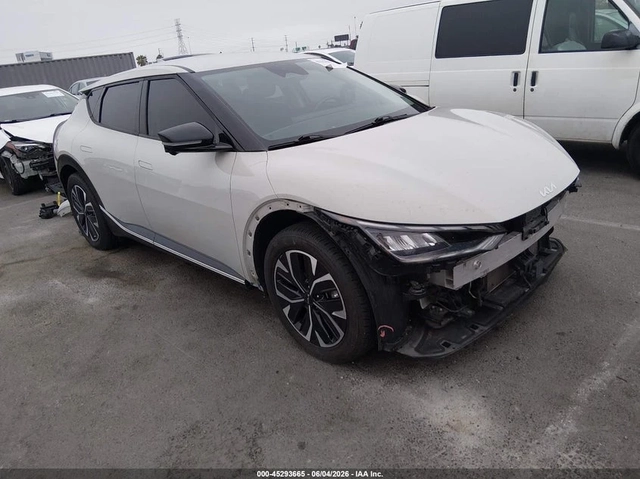 Kia EV6 WIND | KEYLESS | LANE ASSIST | BLIND SPOT | - автомобили, коли, обяви за нови и употребявани 1