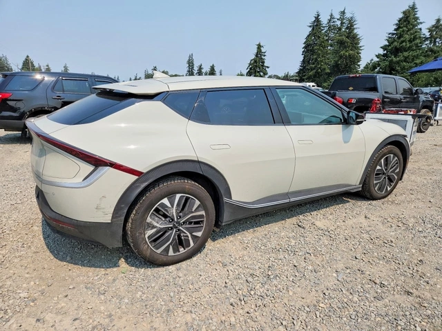 Kia EV6 Light Long Range AWD - автомобили, коли, обяви за нови и употребявани 2