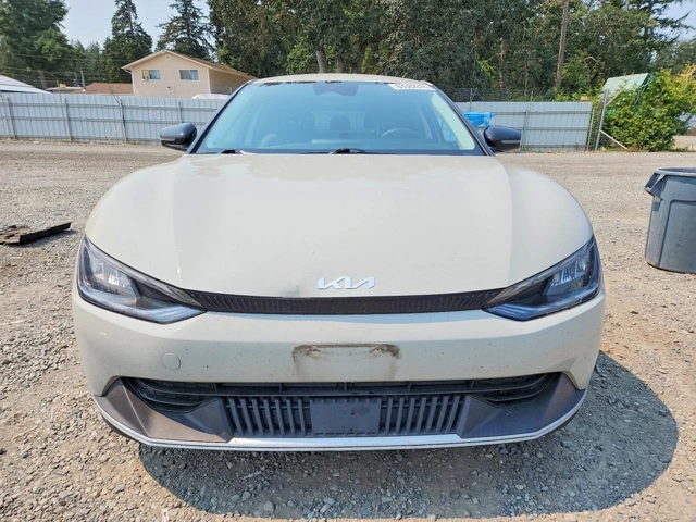Kia EV6 Light Long Range AWD - автомобили, коли, обяви за нови и употребявани 4
