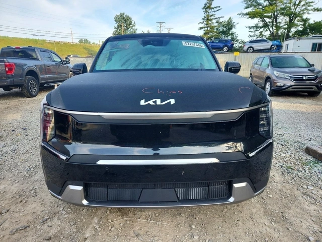 Kia EV9 LIGHT - автомобили, коли, обяви за нови и употребявани 1