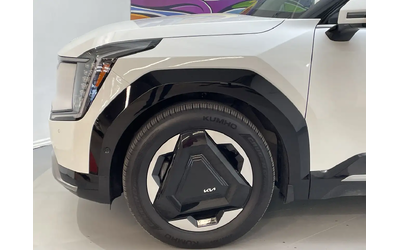 Kia EV9 Land w/Premium Package | LEATHER | SUNROOF | 360 C All Wheel Drive - автомобили, коли, обяви за нови и употребявани 18