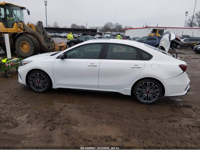 Kia Forte 1.6L I-4 DI, DOHC, VVT, TURBO, 201HP Front Wheel Drive - автомобили, коли, обяви за нови и употребявани 13