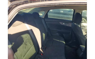 Kia Forte 2.0L 4 Front-wheel Drive - автомобили, коли, обяви за нови и употребявани 9