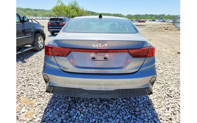 kia-forte-2-0l-4-front-wheel-drive - 5