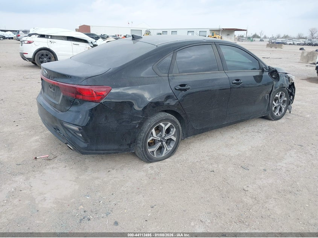 Kia Forte 2.0L I-4 DOHC, VVT, 147HP Front Wheel Drive - автомобили, коли, обяви за нови и употребявани 3