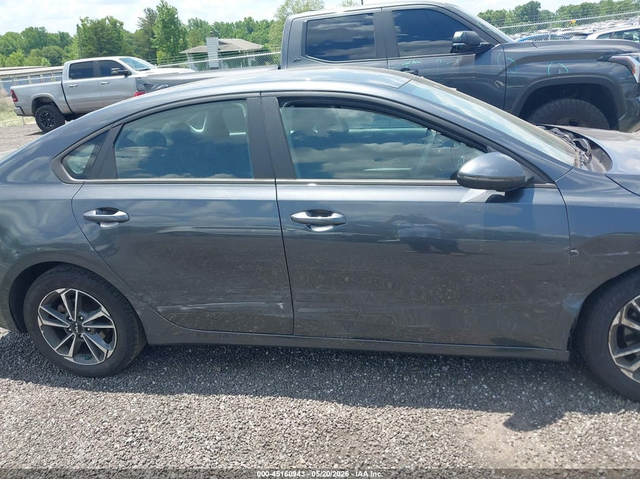 Kia Forte 2.0L I-4 DOHC, VVT, 147HP Front Wheel Drive - автомобили, коли, обяви за нови и употребявани 12