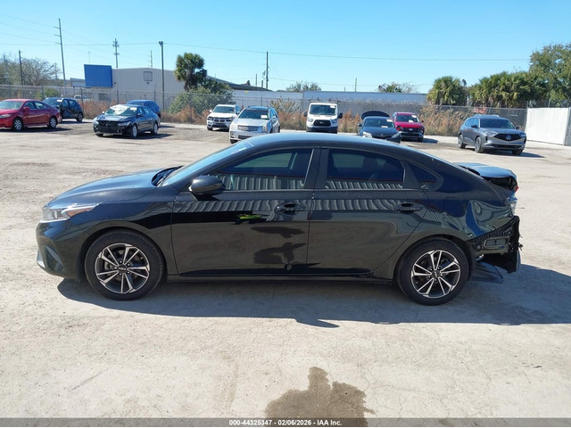 Kia Forte 2L I4   N Front Wheel Drive - автомобили, коли, обяви за нови и употребявани 13