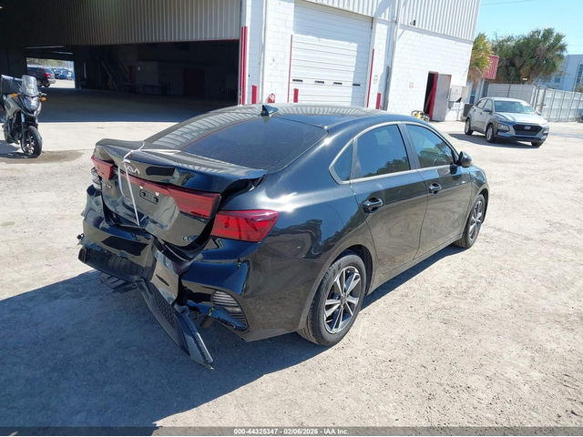 Kia Forte 2L I4   N Front Wheel Drive - автомобили, коли, обяви за нови и употребявани 3