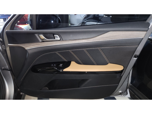 KIA K5 - автомобили, коли, обяви за нови и употребявани 20