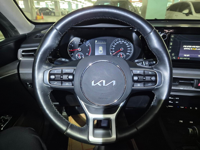 Kia K5 - автомобили, коли, обяви за нови и употребявани 12