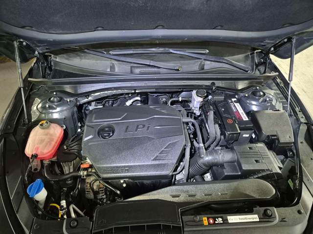 Kia K5 - автомобили, коли, обяви за нови и употребявани 8