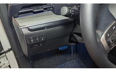 KIA K5 - автомобили, коли, обяви за нови и употребявани 10