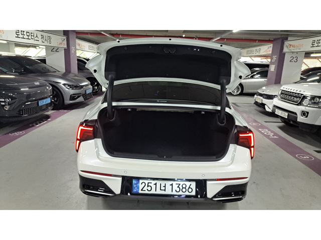 KIA K5 - автомобили, коли, обяви за нови и употребявани 27