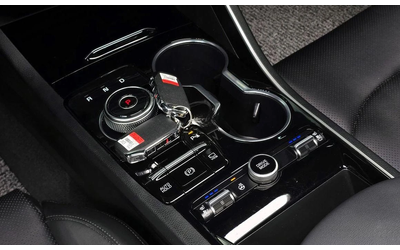 Kia K5 - автомобили, коли, обяви за нови и употребявани 8