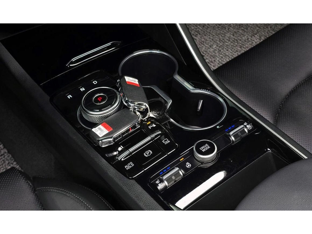 Kia K5 - автомобили, коли, обяви за нови и употребявани 8