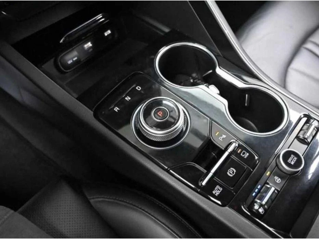 Kia K5 - автомобили, коли, обяви за нови и употребявани 8