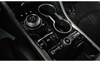 Kia K5 - автомобили, коли, обяви за нови и употребявани 8