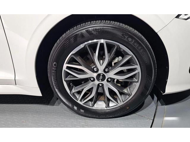 Kia K5 - автомобили, коли, обяви за нови и употребявани 4