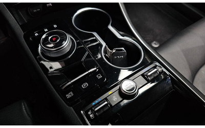 Kia K5 - автомобили, коли, обяви за нови и употребявани 8