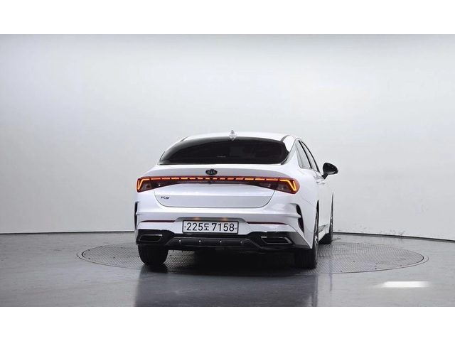 Kia K5 - автомобили, коли, обяви за нови и употребявани 3