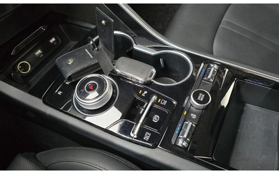 Kia K5 - автомобили, коли, обяви за нови и употребявани 8