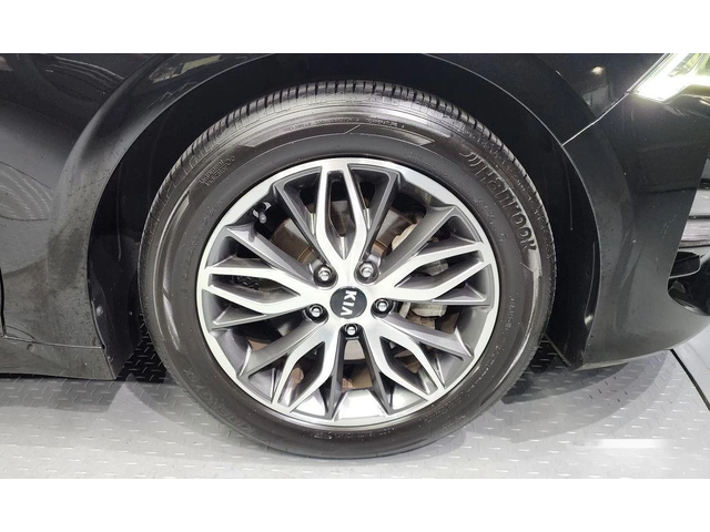 Kia K5 - автомобили, коли, обяви за нови и употребявани 4