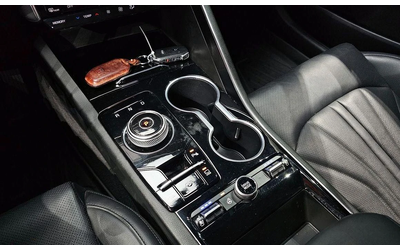 Kia K5 - автомобили, коли, обяви за нови и употребявани 8